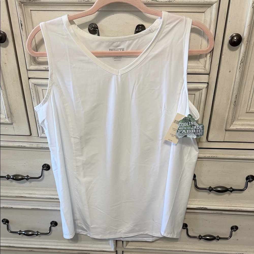 Deluth Trading Co White V-Neck Sleeveless Tank NWT